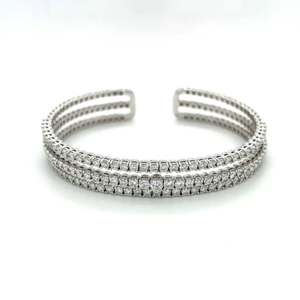 Lady's White 3 strand 18 Karat Bracelet With 111=4.65Tw Round G Vs2 Diamonds